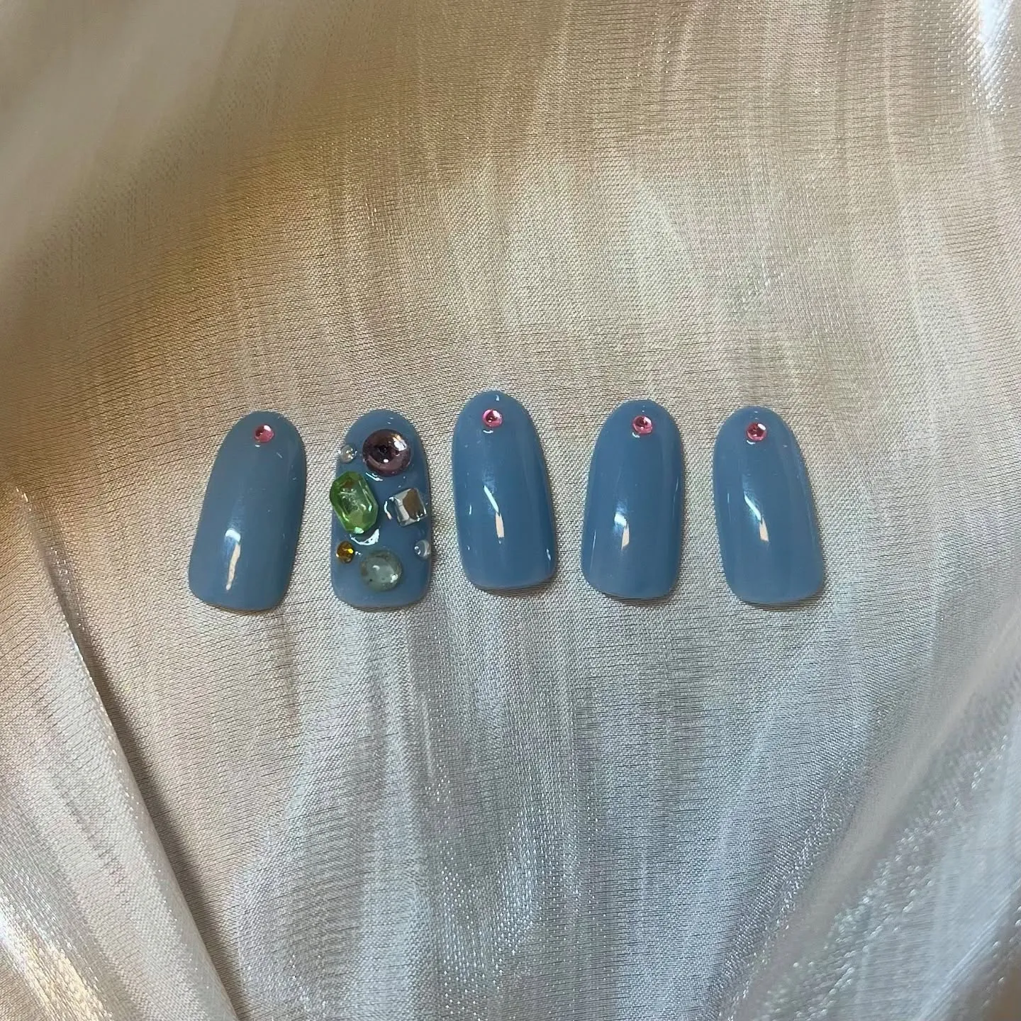 トレンドの宝石ネイル💎✨ 