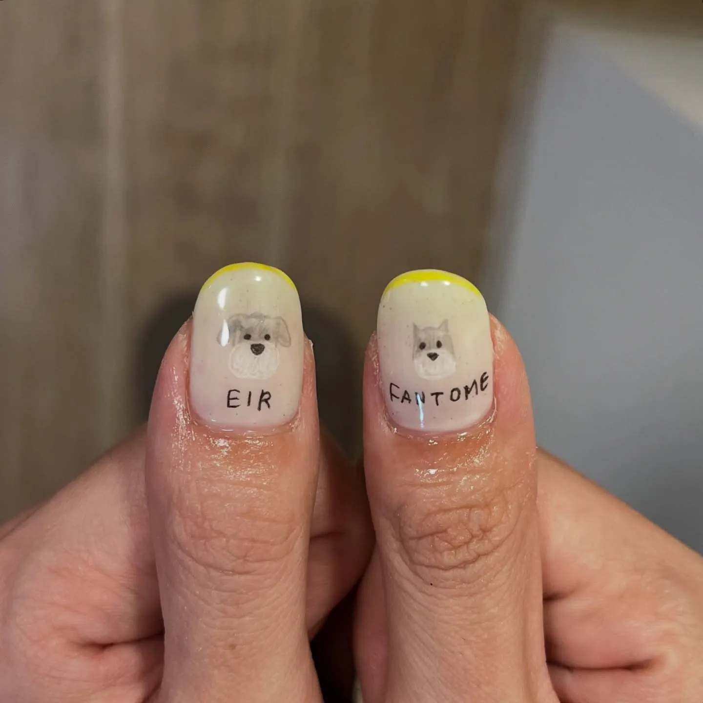 海外旅行に行く飼い主さんの愛が詰まったネイル🐶🐶💖