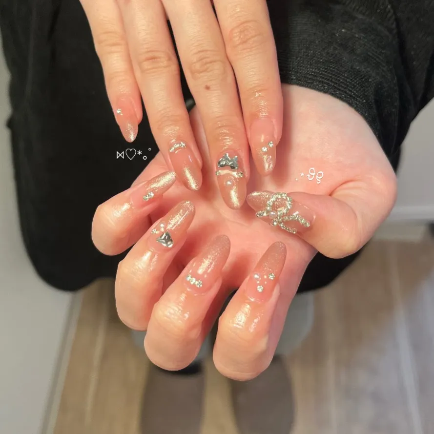 ピンクベースに先端マグネット ダイヤチェーンでリボン🎀✨