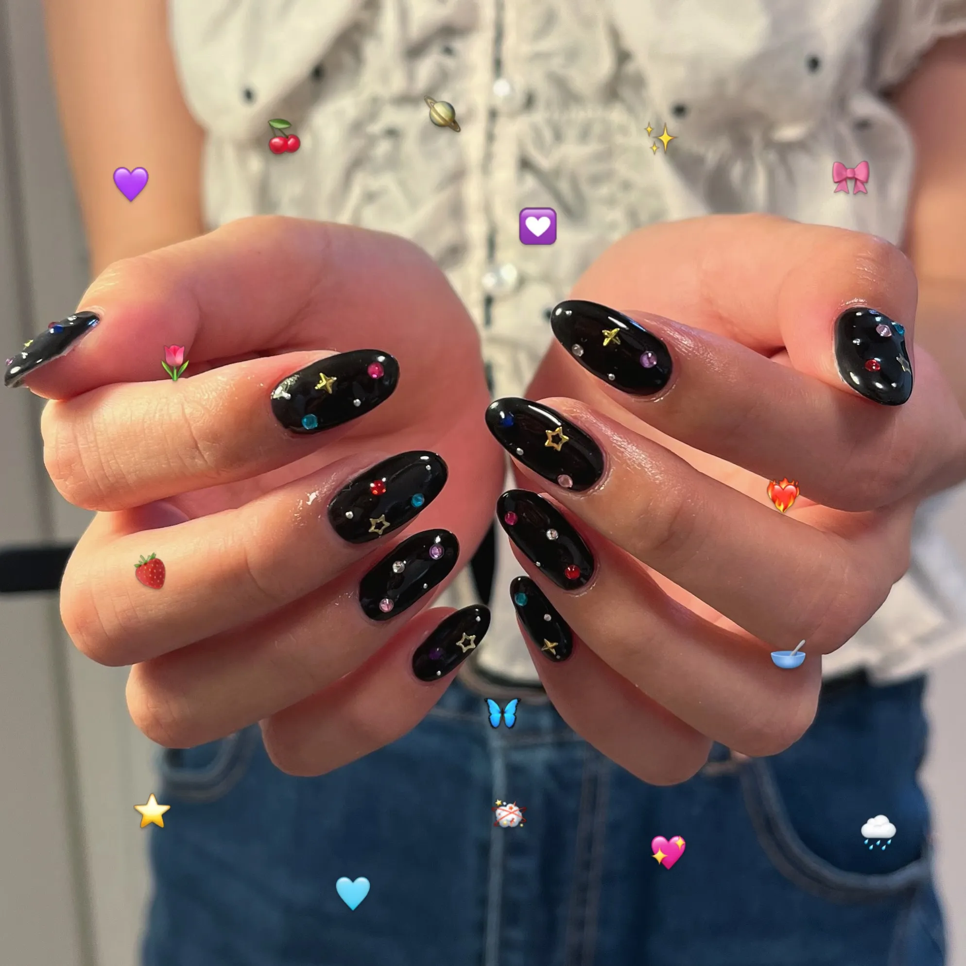 黒ベースにキラキラパーツたち🌟
