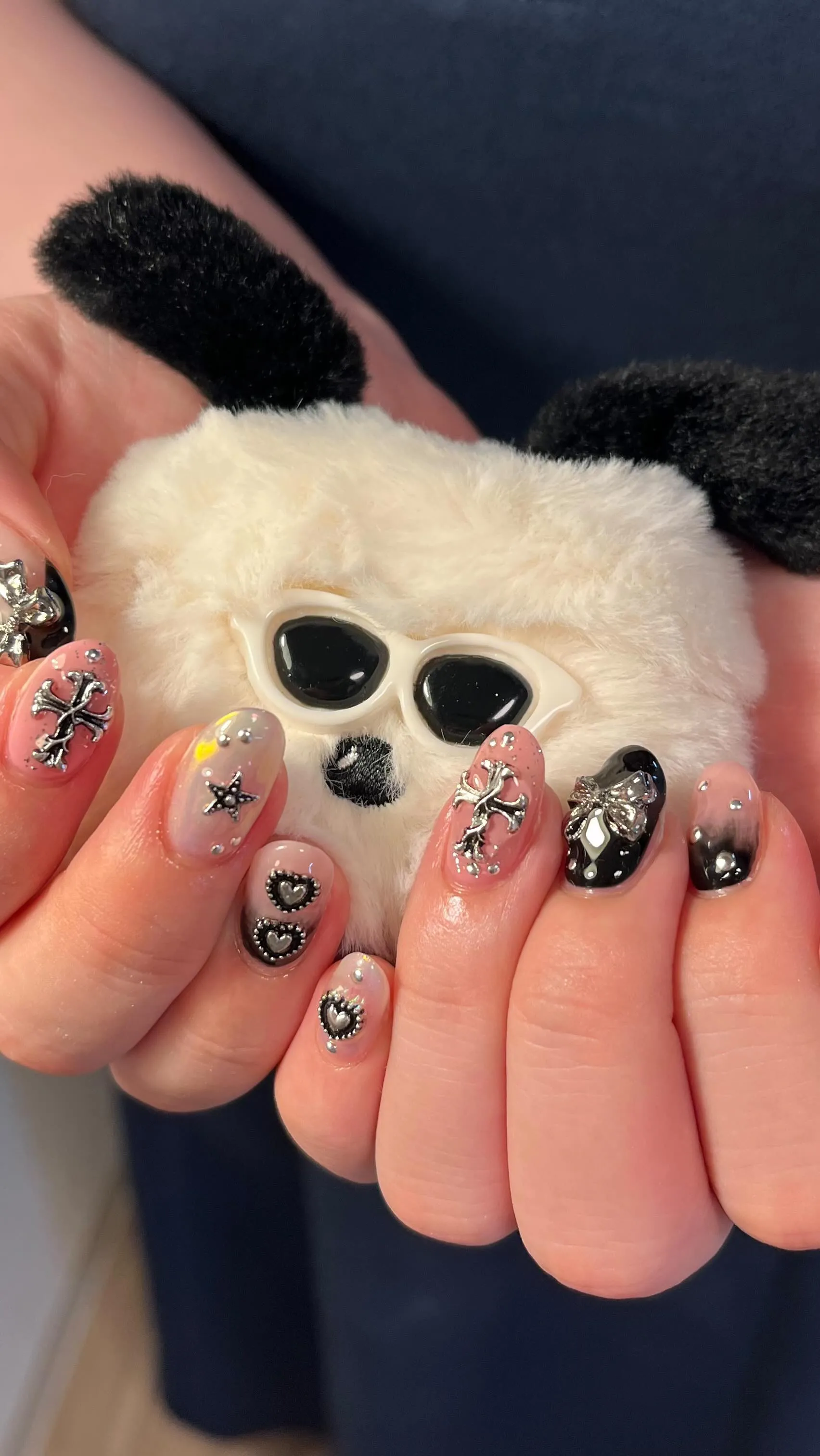 ピンク×ブラックにシルバーパーツ🖤✨