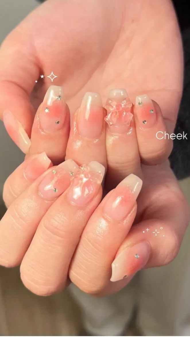 ちゅるちゅるチークネイル🎀