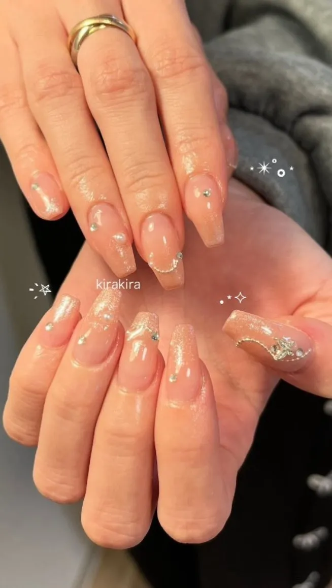 #キラキラネイル  #ラメグラデーション #冬ネイル  #蝶...