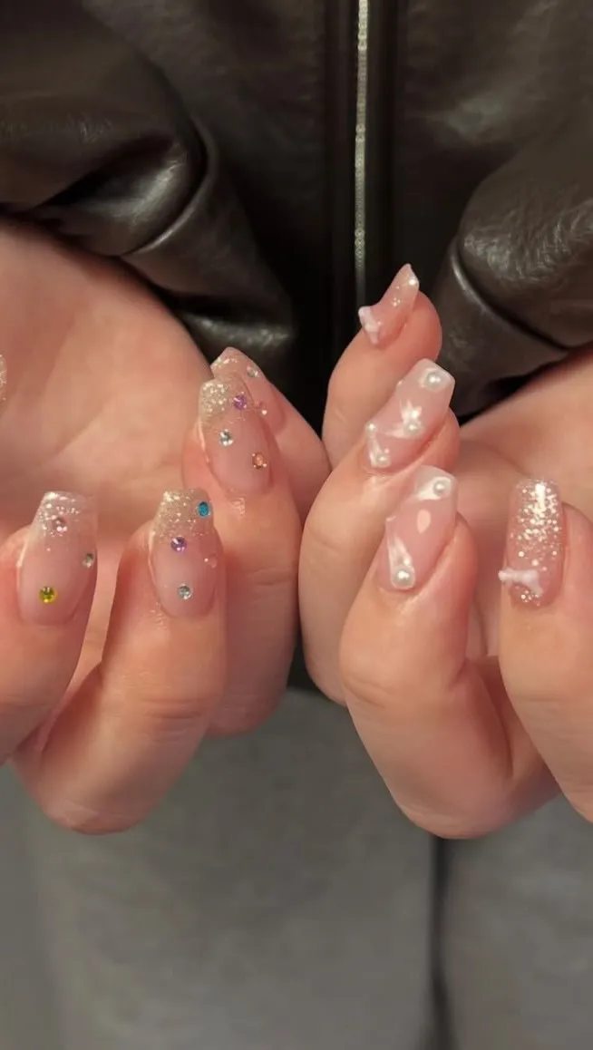 アシンメトリーデザイン 宝石ネイル×リボン🎀✨