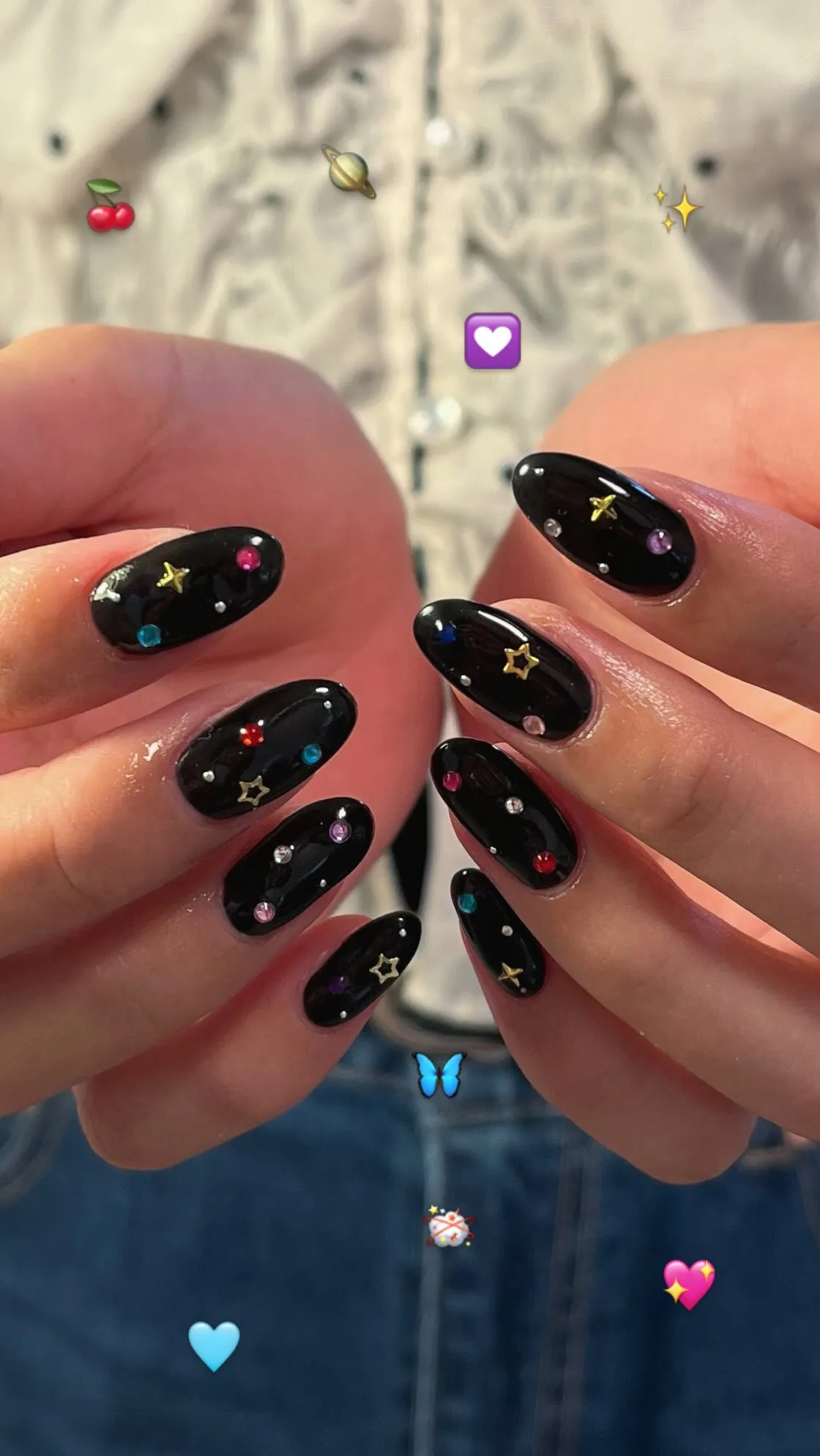 黒ベースにキラキラパーツたち🌟